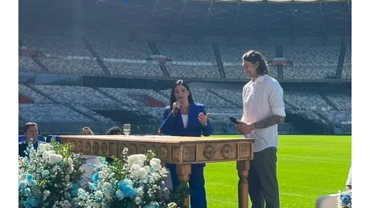 Com a presença do goleiro Cássio, casais cruzeirenses celebram casamento e renovação de votos no Mineirão