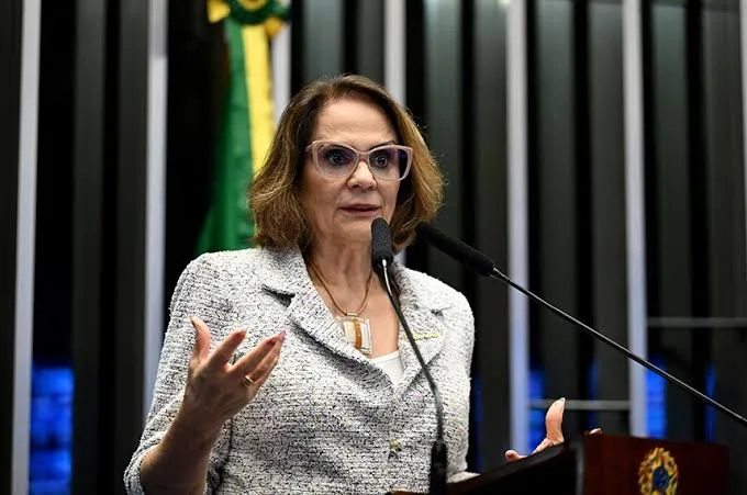 Após desavenças com a direita, Damares decide deixar equipe de plano de governo de Flávio Bolsonaro